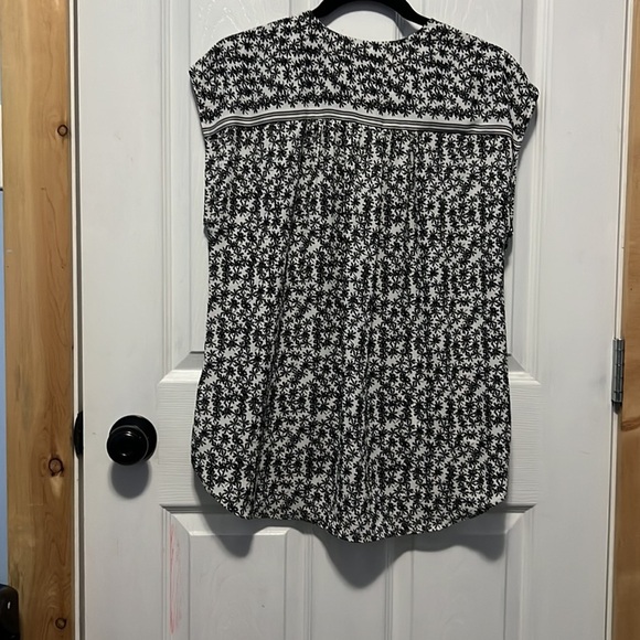 3/$20 max studio black and  white - Picture 3 of 5